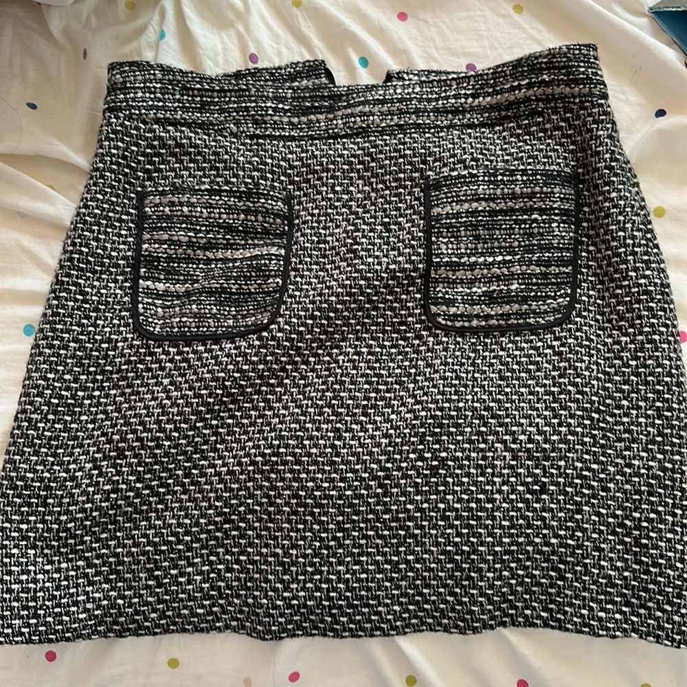 Size 8 black silver and white loft mini skirt